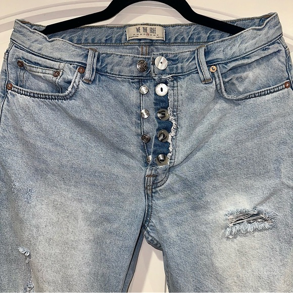 We The Free Denim - We The Free Trendy Button Light Washed Cropped Distressed Straight Mom Jeans 28